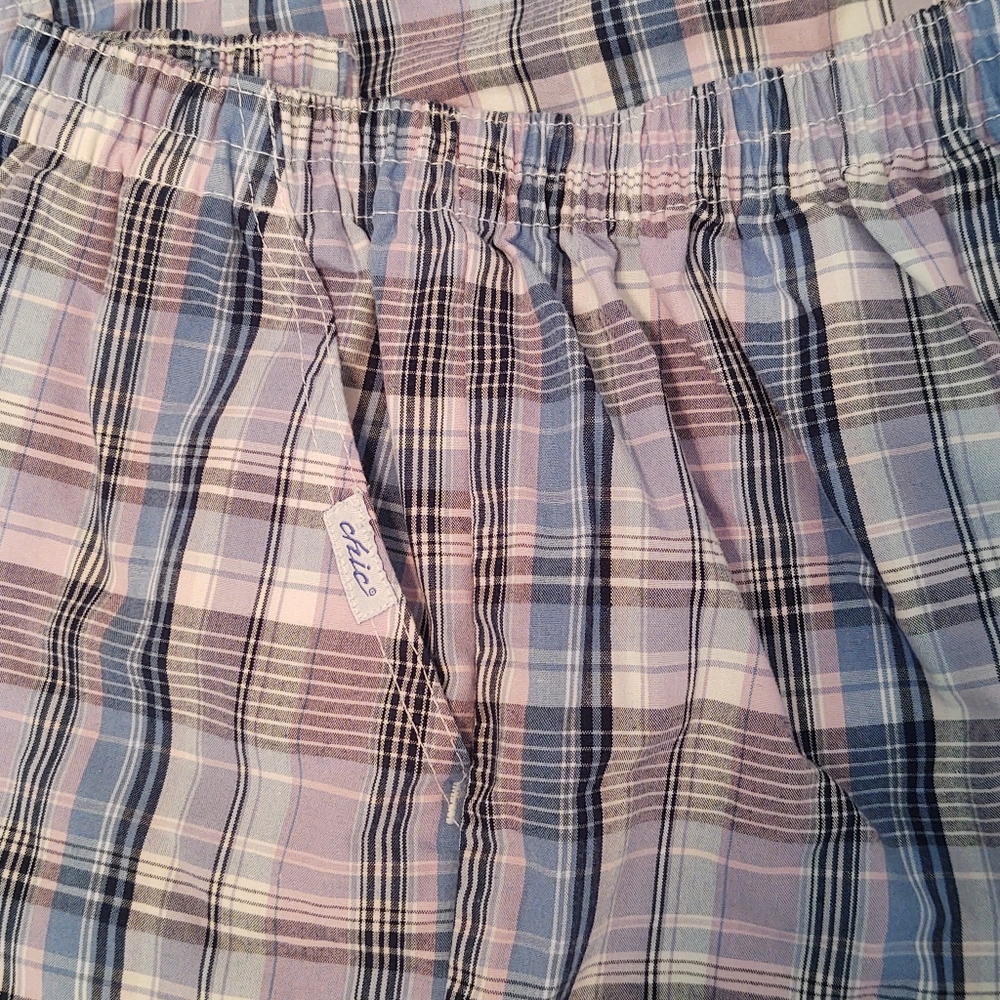 Chic Women's Shorts,20W. $7